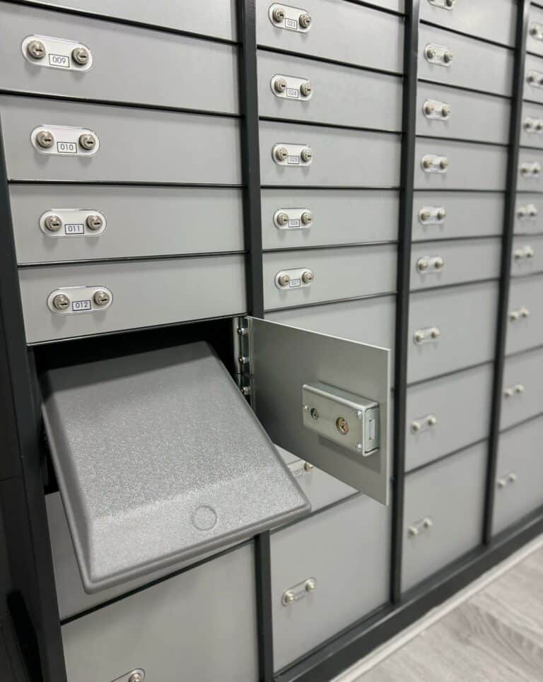 Interior caja seguridad Lista uno, Kustody - Alquiler de Cajas de Seguridad en Madrid